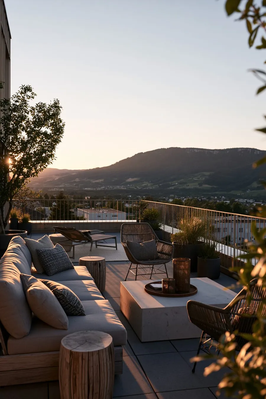 Terrasse au coucher du soleil, collines du Jura